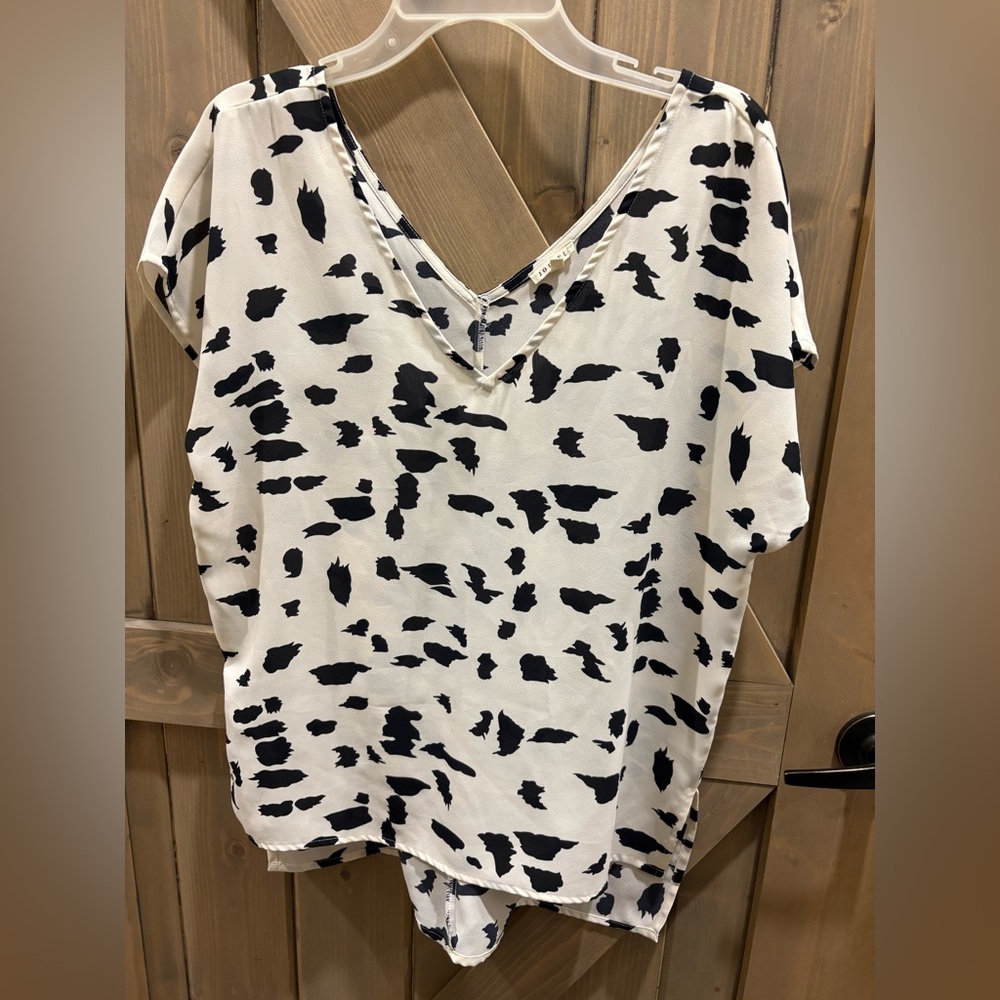 JODIFL Black and White Patterned Blouse